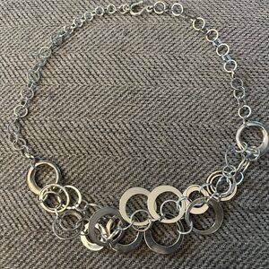 Elegant Silver-Tone Circles Necklace Vintage 90s Style